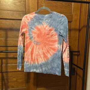 Vineyard vines tie dye long sleeve red blue